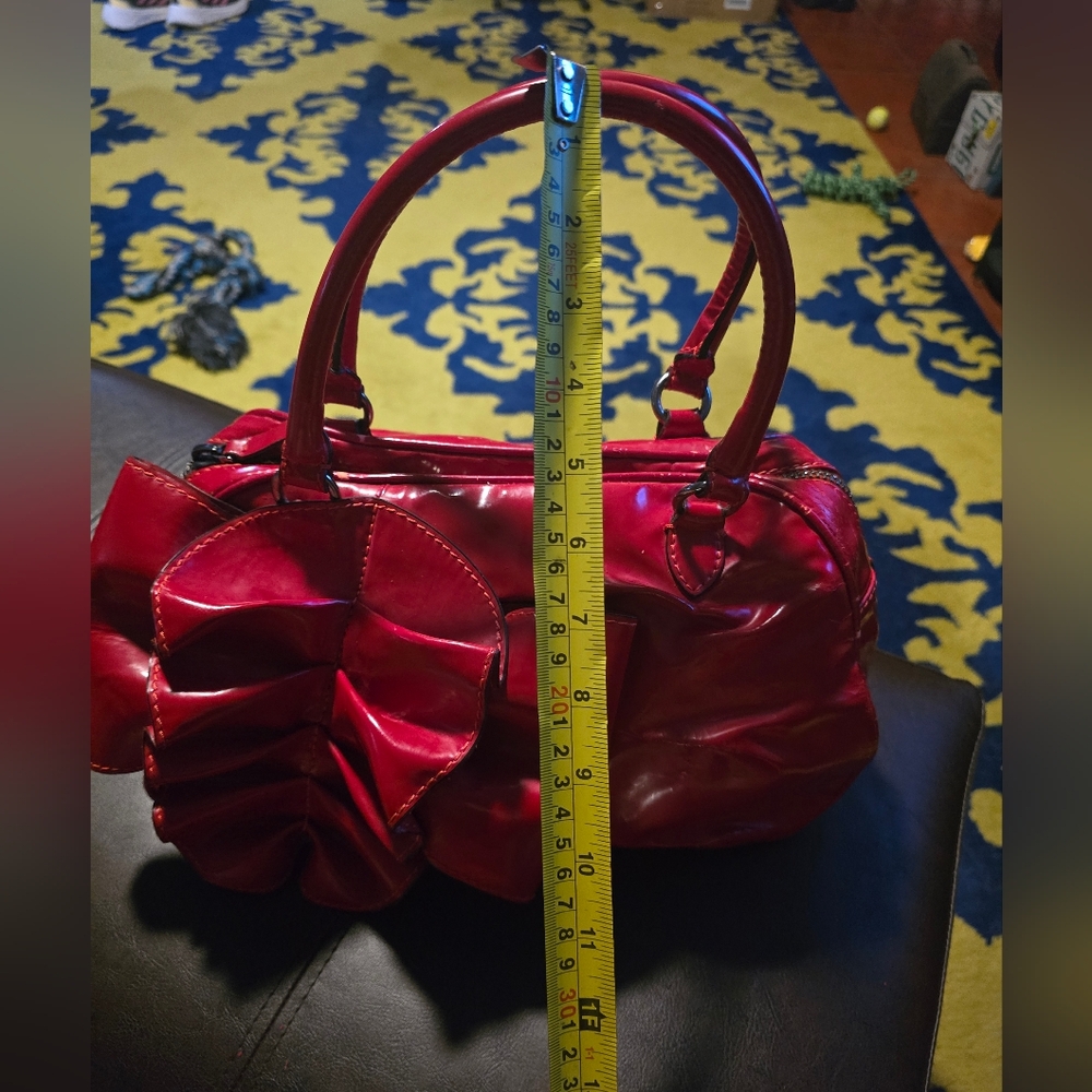 Authentic Valentino Garavani Elegant Red Women's Handbag - Picture 3 of 17